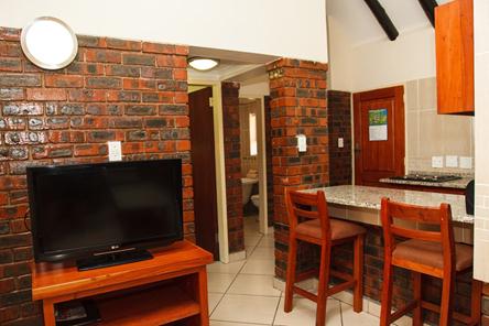 Badplaas, A Forever Resort: 2-Sleeper Chalet. 1 bedroom (1 double bed)