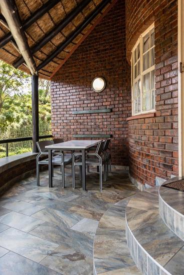 Badplaas, A Forever Resort: 4-Sleeper Rondavel. 2 bedrooms (1 double & 2 single rooms)