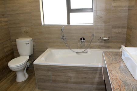 Badplaas, A Forever Resort: 6-Sleeper Log Cabin. 2 bedrooms (1 double, 2 single & 1 sleeper couch) 