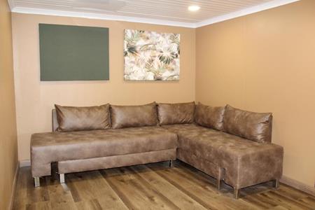 Badplaas, A Forever Resort: 6-Sleeper Log Cabin. 2 bedrooms (1 double, 2 single & 1 sleeper couch) 