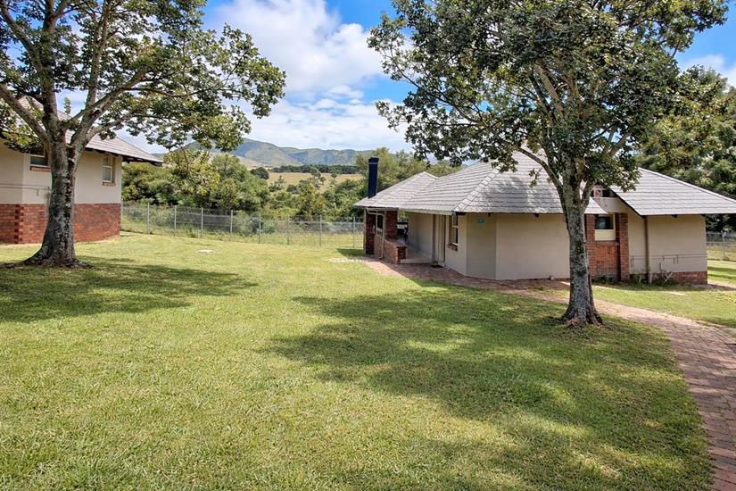 Badplaas, A Forever Resort: 6-Sleeper Chalet. 3 bedrooms (1 double bed & 4 single beds)