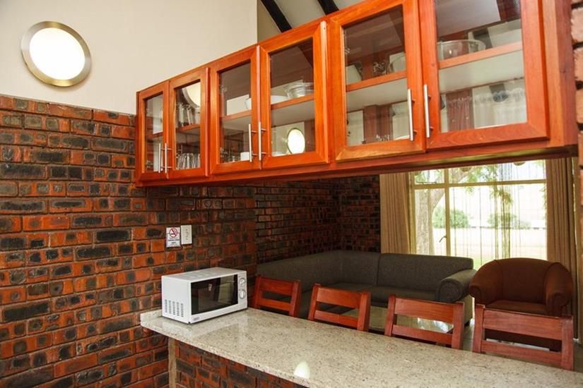 Badplaas, A Forever Resort: 4-Sleeper Chalet. 2 bedrooms (1 double bed & 2 single beds)