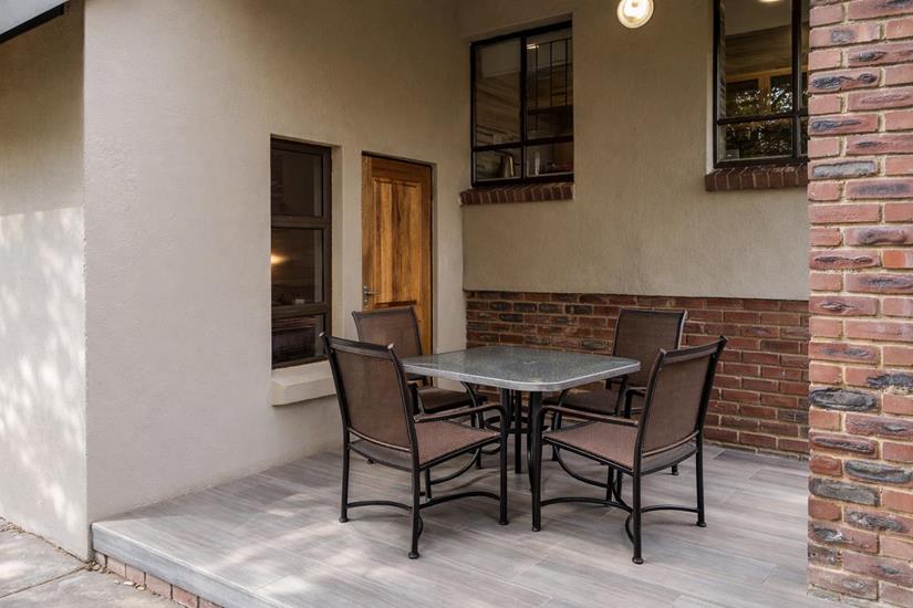 Badplaas, A Forever Resort: 10-Sleeper Guest House. 3 bedrooms (1 queen bed, 2 double beds, 2 single beds & bunker bed)