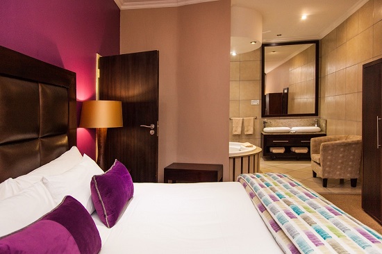 Badplaas, A Forever Resort: 2-Sleeper Hotel Suite (1 queen bed)